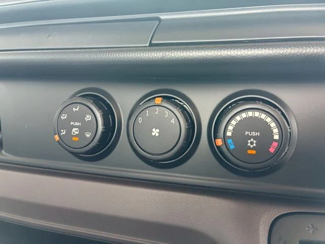 Mitsubishi Fuso CANTER 12