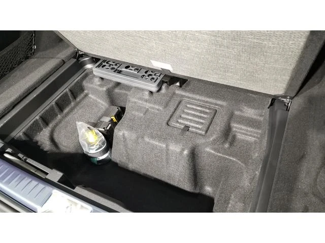MERCEDES BENZ E-CLASS 61