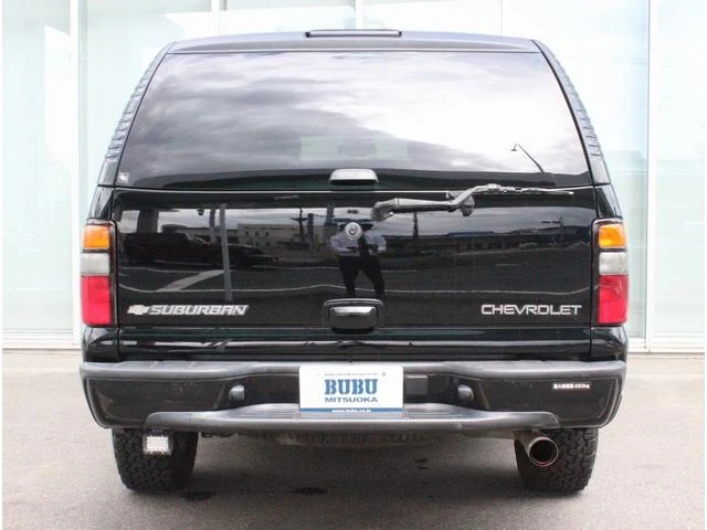 Chevrolet SUBURBAN 3