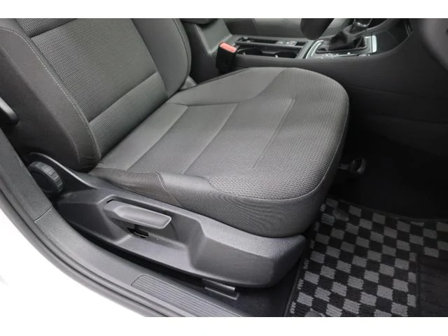 Volkswagen GOLF 23