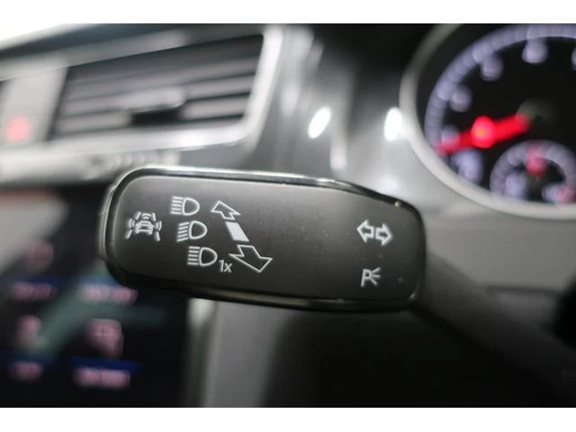 Volkswagen GOLF 16