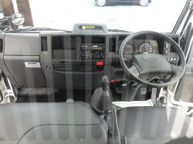 Isuzu ELF 12