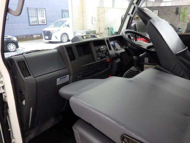 Isuzu ELF 15