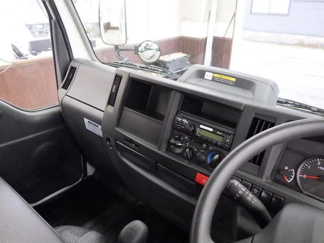 Isuzu ELF 27