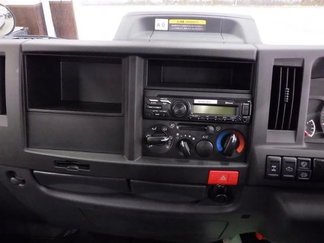 Isuzu ELF 29