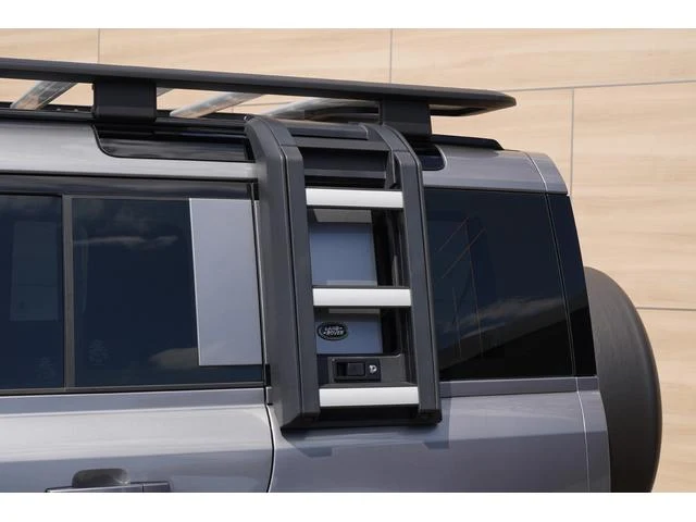 Land Rover DEFENDER 110 3