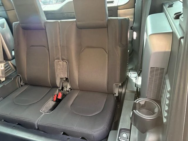 Land Rover DEFENDER 110 53