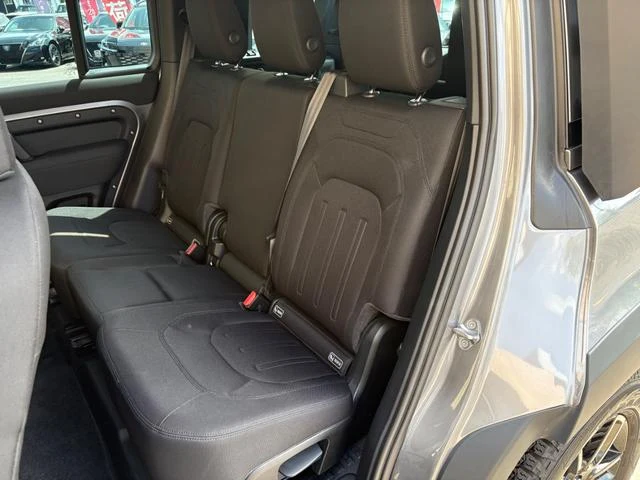 Land Rover DEFENDER 110 51