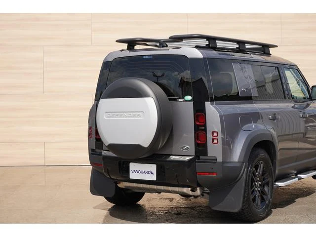Land Rover DEFENDER 110 13
