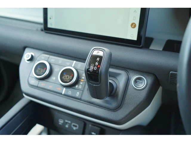 Land Rover DEFENDER 110 16
