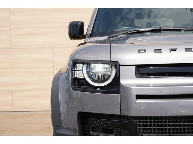 Land Rover DEFENDER 110 28