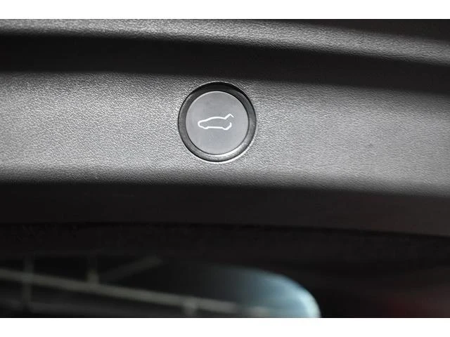 Tesla MODEL 8