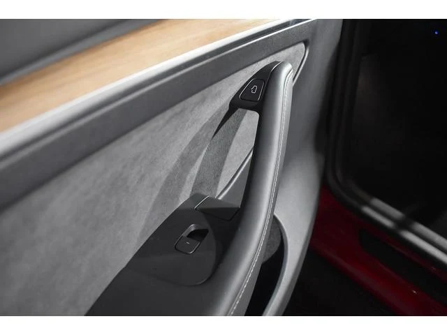 Tesla MODEL 30