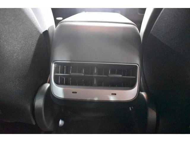 Tesla MODEL 40