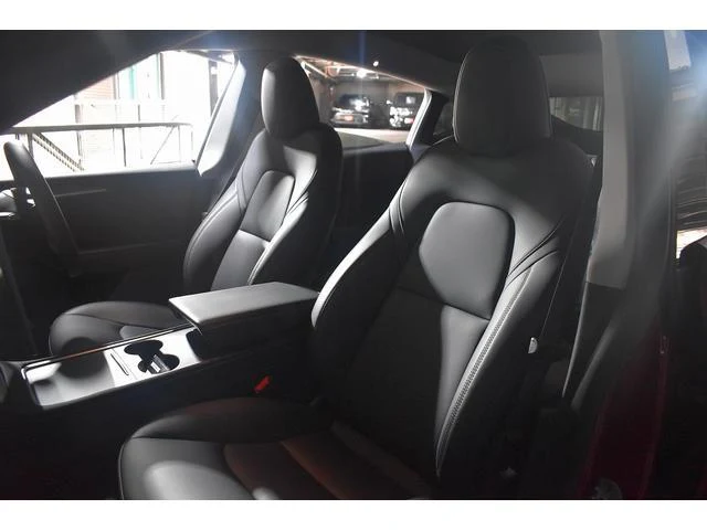 Tesla MODEL 32