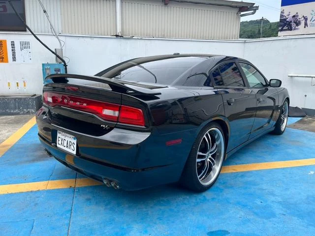 Dodge CHARGER 3