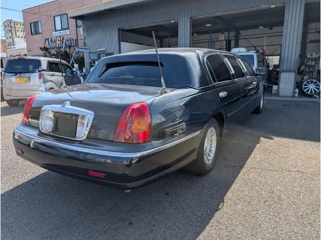 Lincoln TOWNCAR 17