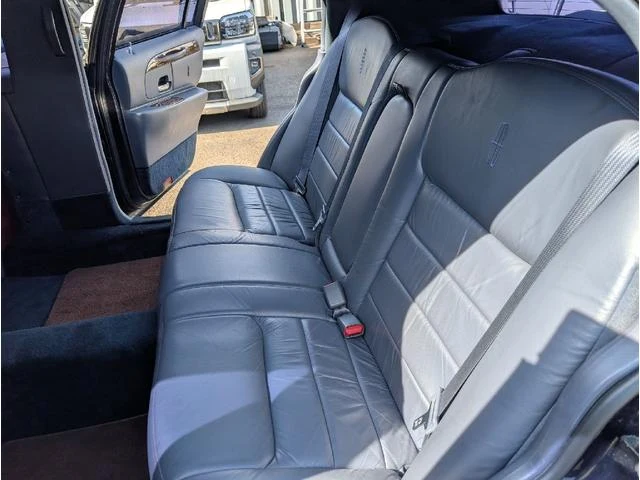 Lincoln TOWNCAR 9