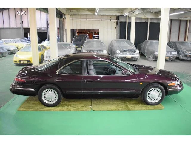 Lincoln MARK VIII 4