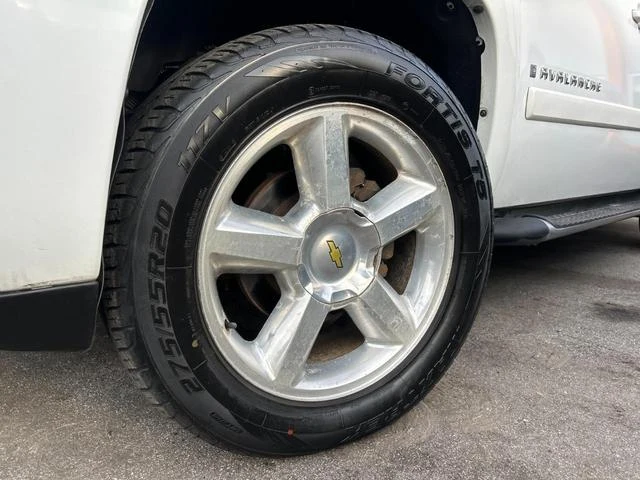 Chevrolet AVALANCHE 36