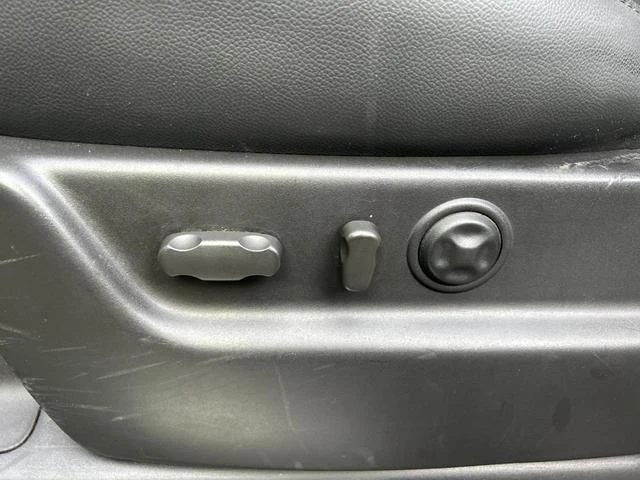 Chevrolet AVALANCHE 29
