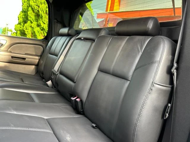 Chevrolet AVALANCHE 11