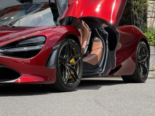 McLaren 720S 38