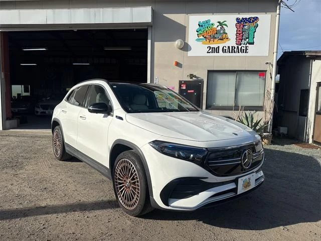 MERCEDES BENZ EQA