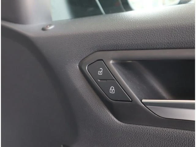 Volkswagen T-ROC 53