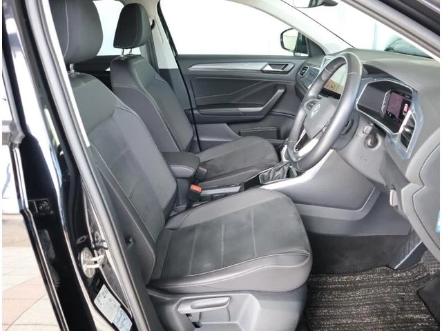 Volkswagen T-ROC 33