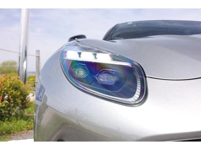 Aston Martin DB12 21