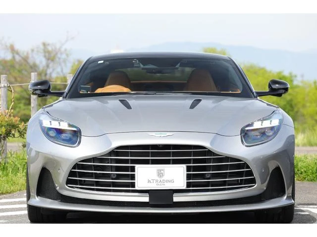 Aston Martin DB12 17