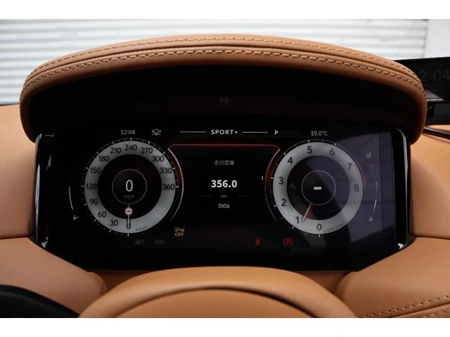 Aston Martin DB12 65