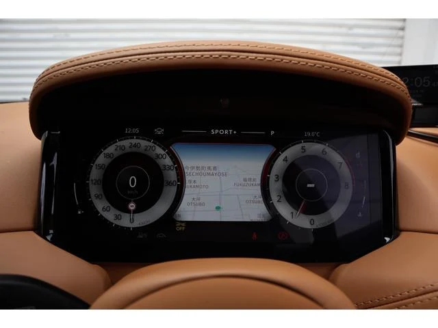 Aston Martin DB12 66