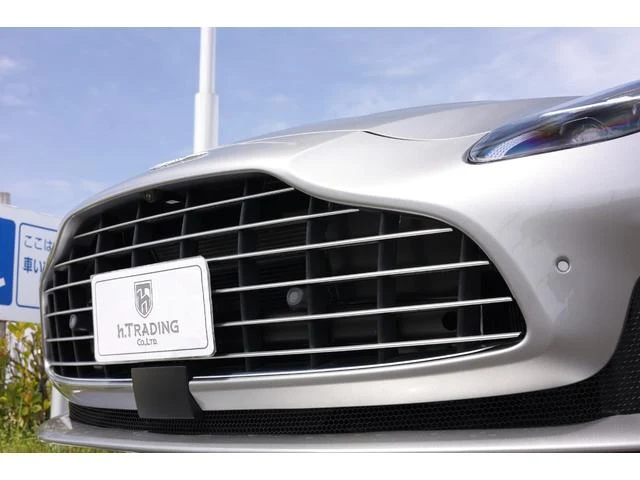 Aston Martin DB12 11