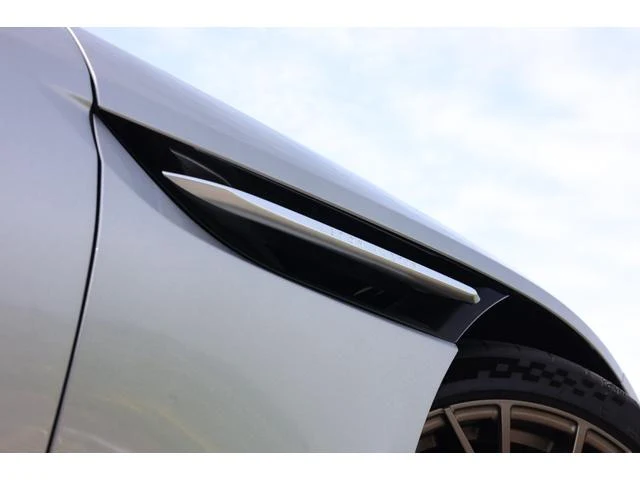 Aston Martin DB12 44