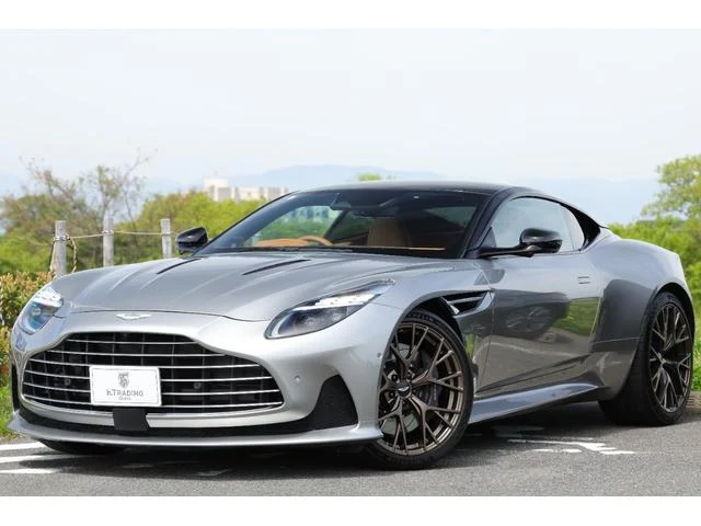 Aston Martin DB12 5