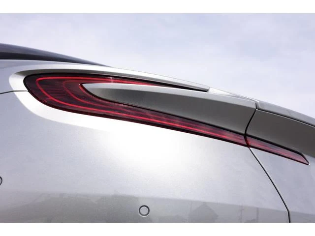 Aston Martin DB12 42