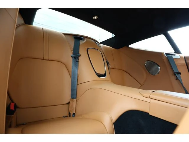 Aston Martin DB12 14