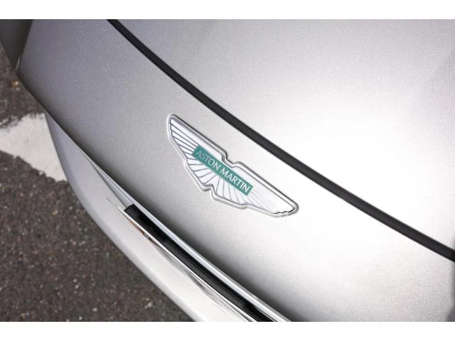 Aston Martin DB12 30