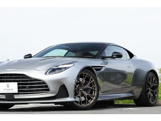 Aston Martin DB12 26