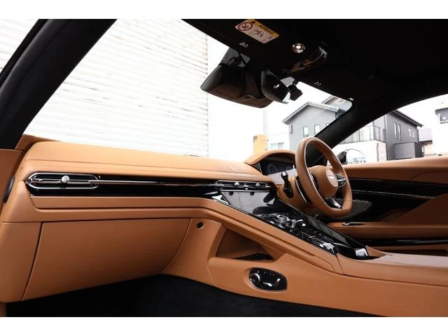 Aston Martin DB12 58