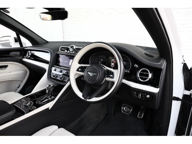 Bentley BENTAYGA 3