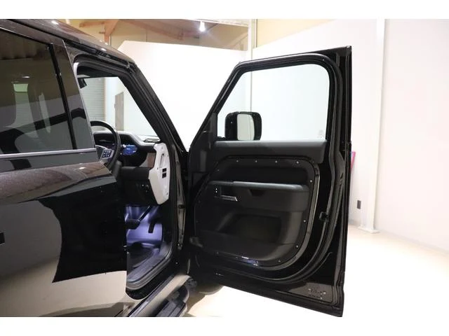 Land Rover DEFENDER 23
