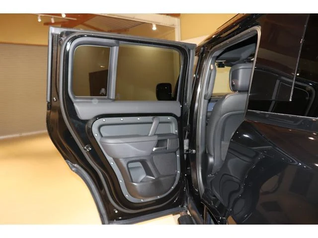 Land Rover DEFENDER 33