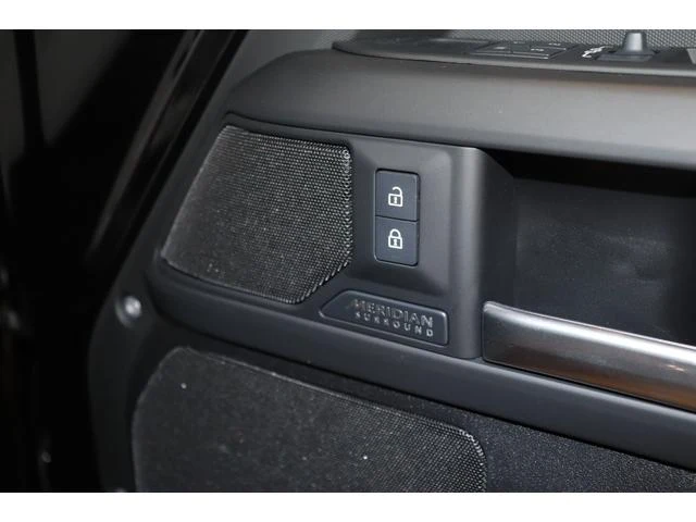 Land Rover DEFENDER 26