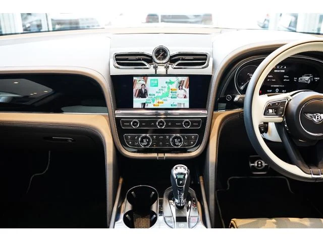 Bentley BENTAYGA 39