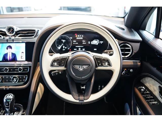 Bentley BENTAYGA 10