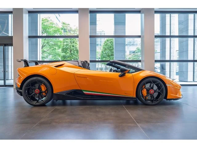 Lamborghini HURACAN 12