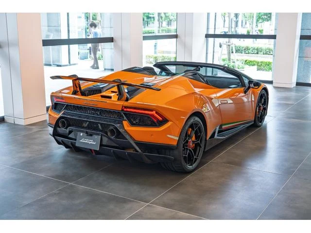 Lamborghini HURACAN 8